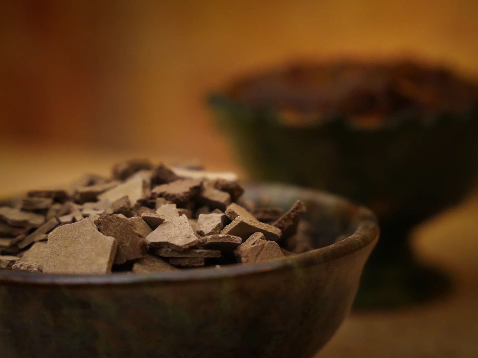 Detalle de un cuenco con productos de hammam