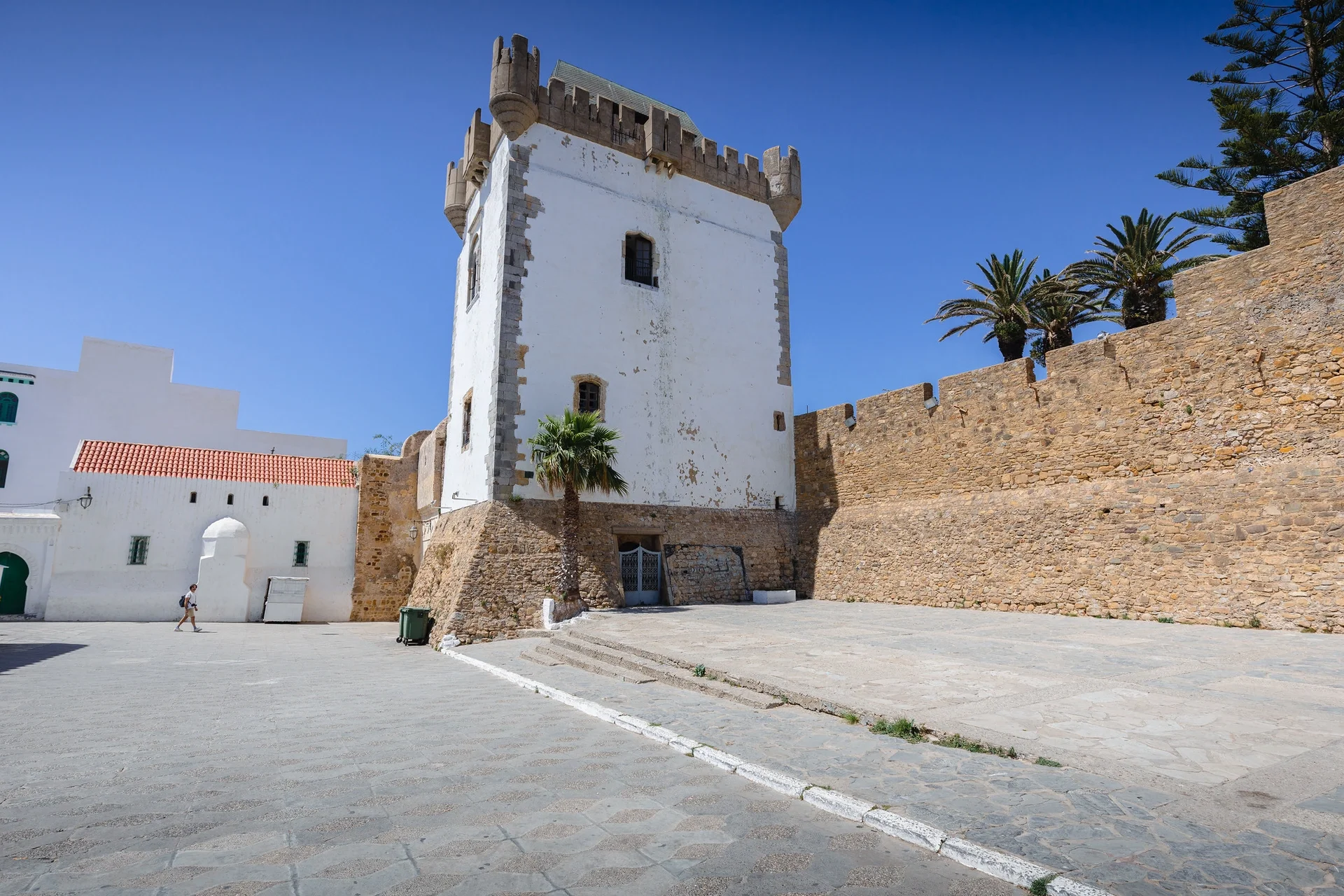 Borj Al Kamra tower, white and crenellated, beside the Asilah wall